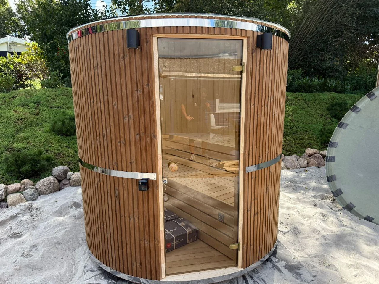 Vertikalsauna im Garten
